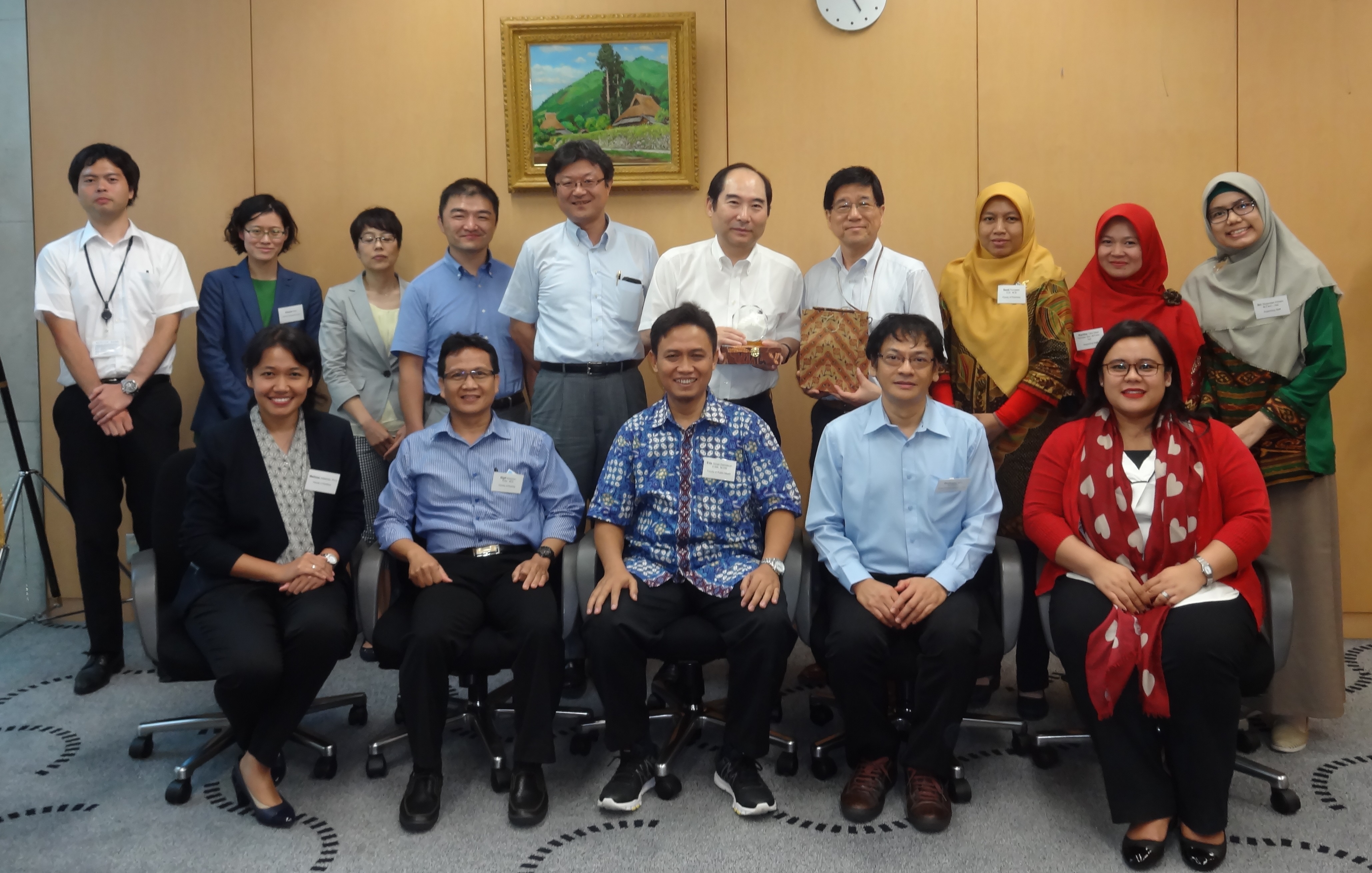インドネシア大学視察団と本学教職員との写真