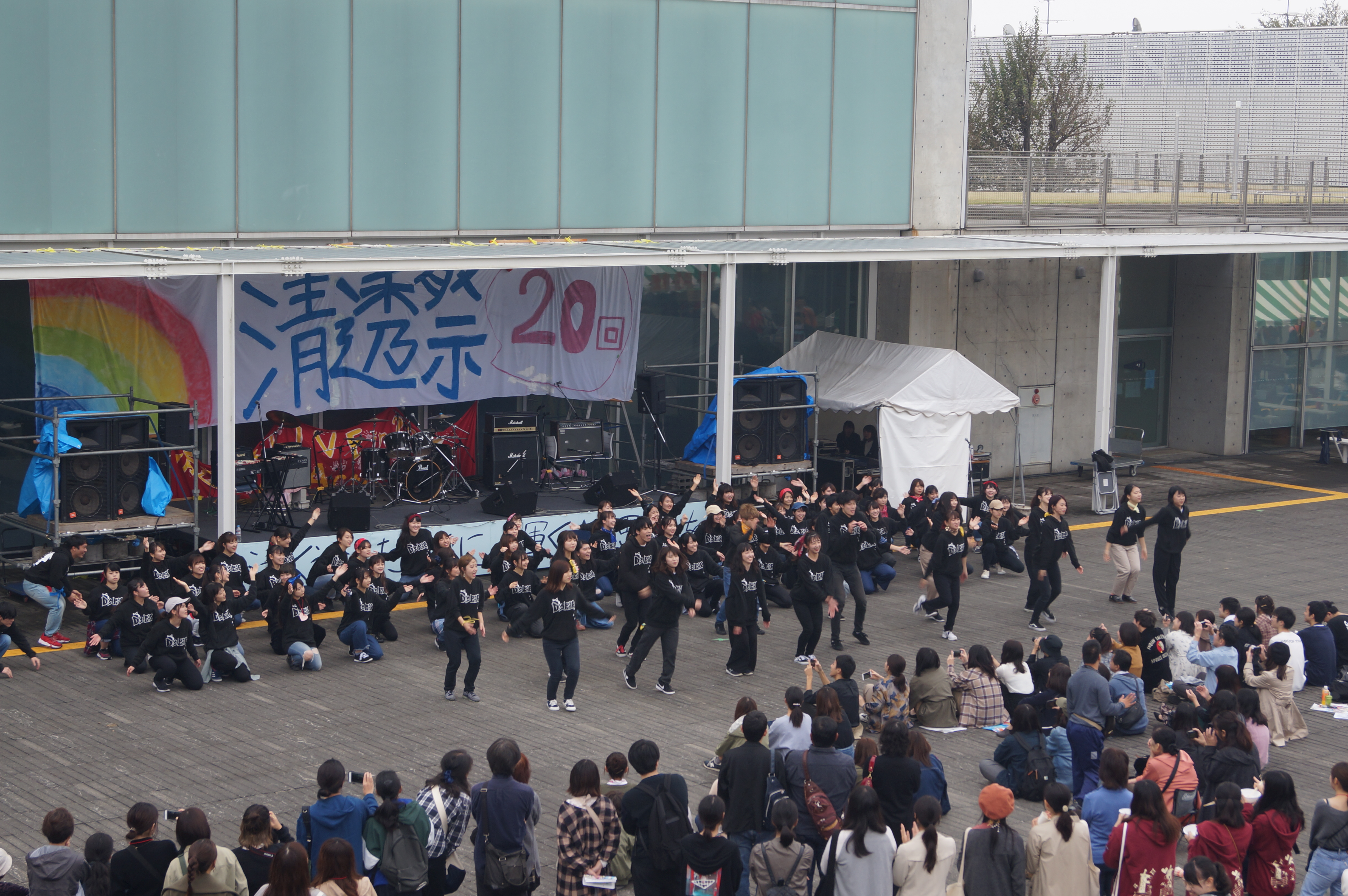ダンスサークルによるパフォーマンス